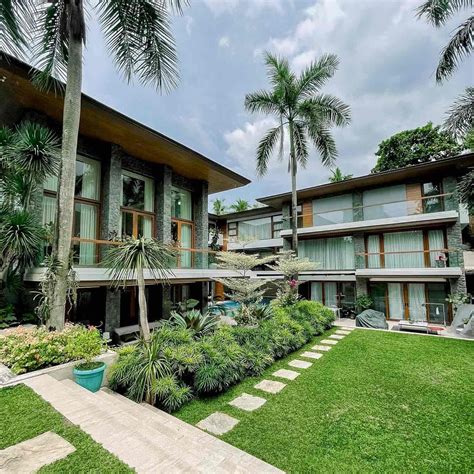 Houses for Sale in Forbes Park North, Metro Manila.